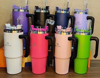 Copo térmico com canudo 900ml（Caxia30pc✖️27=810reais）