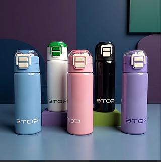 Copo térmico de 500ml com tampa de policarbonato à prova de quedas, ideal para bebidas quentes e frias.